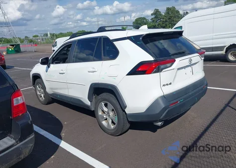 2020 Toyota Rav4 Xle z USA, uszkodzony, nr VIN 2T3W1RFV2LW068363
